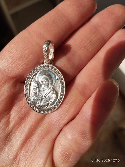 Срібна підвіска .