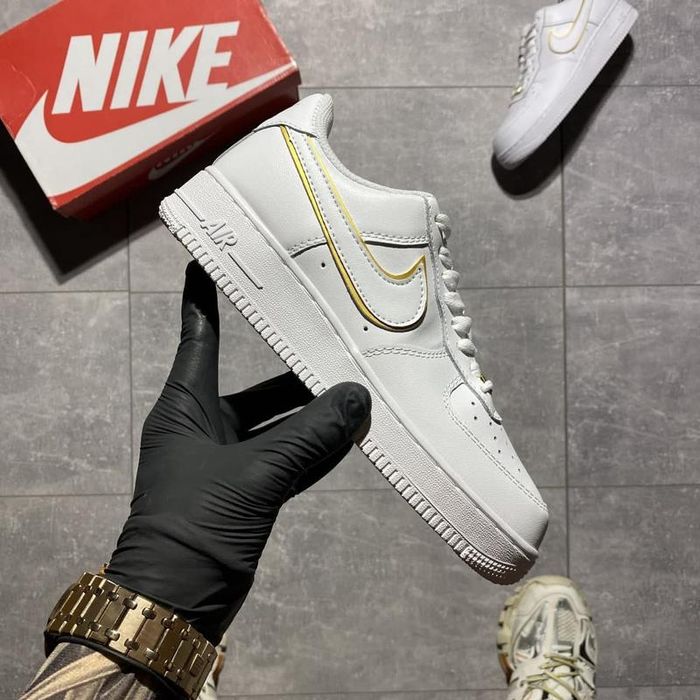 Nike air force white 40р жіночі білі кросівки найк
