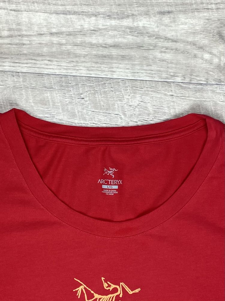 Arc’teryx футболка l размер женская с принтом красная оригинал