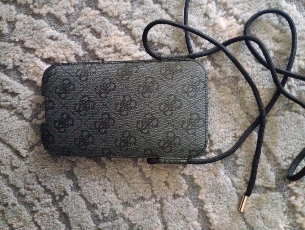 Etui na telefon GUESS