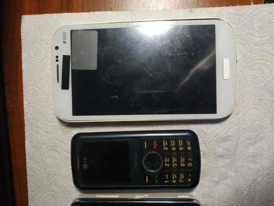 мобильные телефоны (за все)