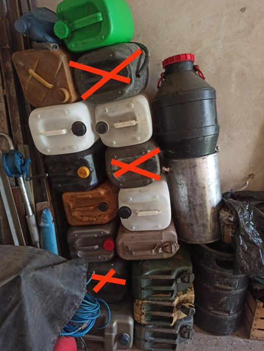 Каністри пластикові,металеві