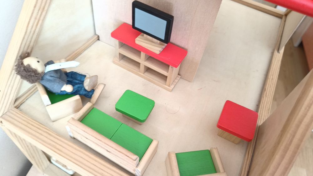 Drewniany domek dla lalek - Lidl