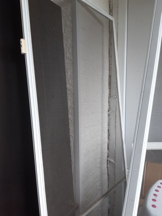 Продам сетки -двери на балкон