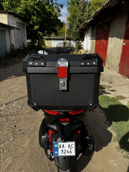 Продам бокс с заводским багажником на Yamaha Xmax 2018-2021