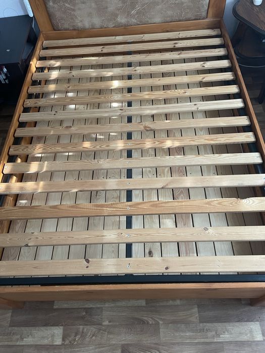 Кровать двухспальна деревянная  с подьемным механизмом и нишей