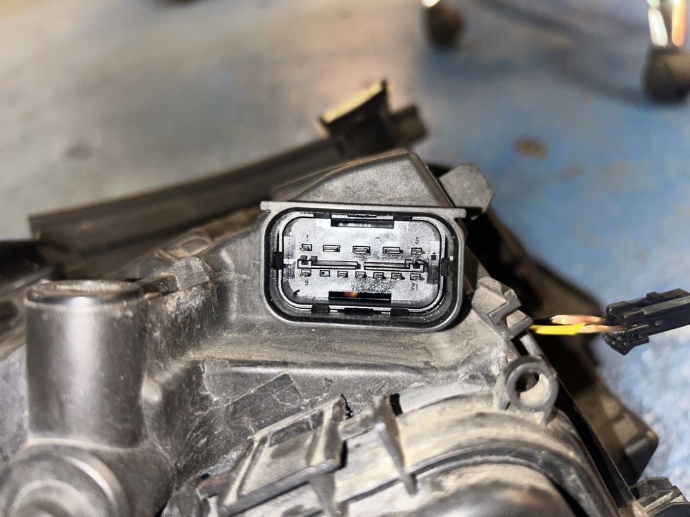 Lampa przednia lewa xenon  Bmw seria 3 e90