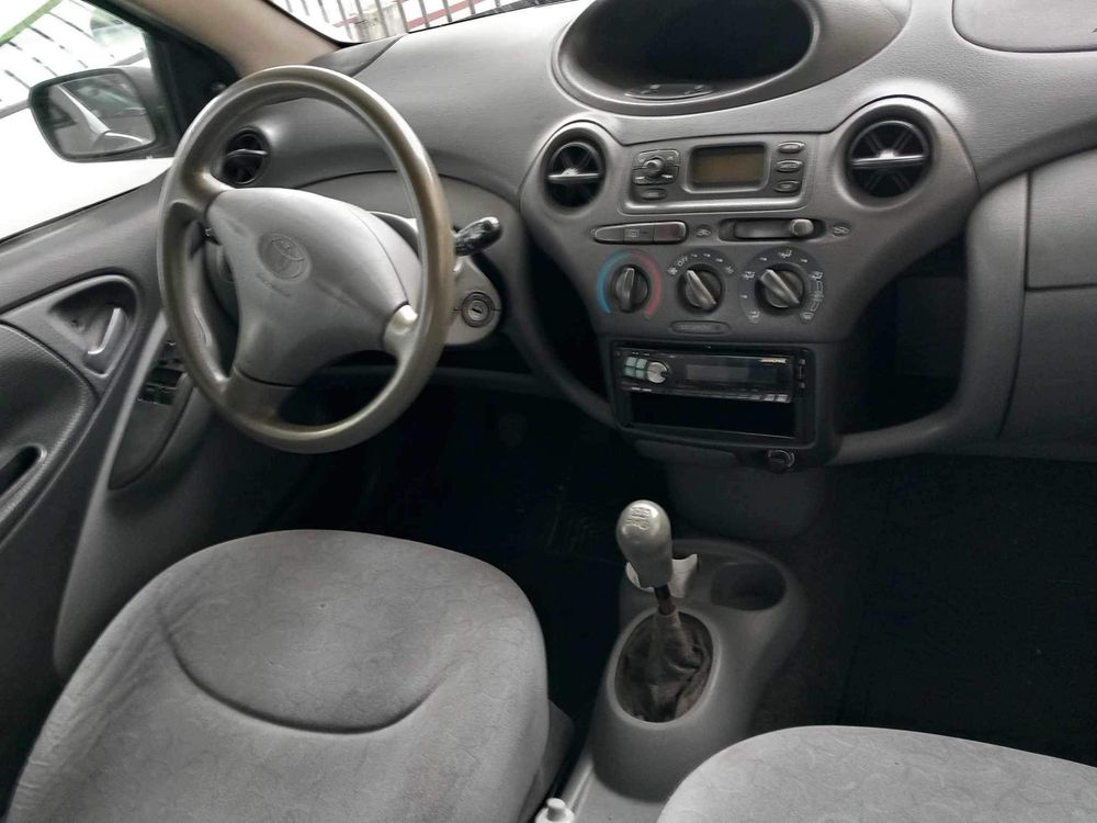 Toyota yaris em bom estado