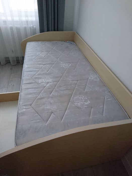 Продам ліжко з матрасом 90*200 б/в в гарному стані