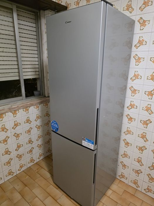 Frigorifico combinado Candy na cor Inox (prata)