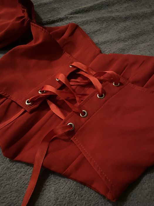 Корсет (яскраво червоного кольору)