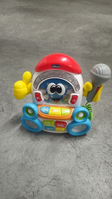 Brinquedo microfone e música