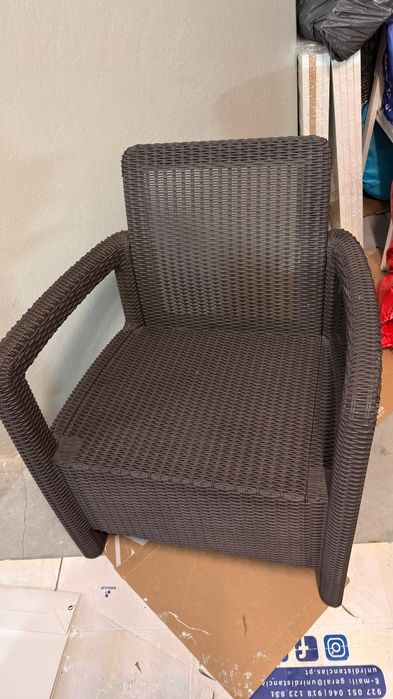 Conjunto relax de 4 lugares em resina castanha