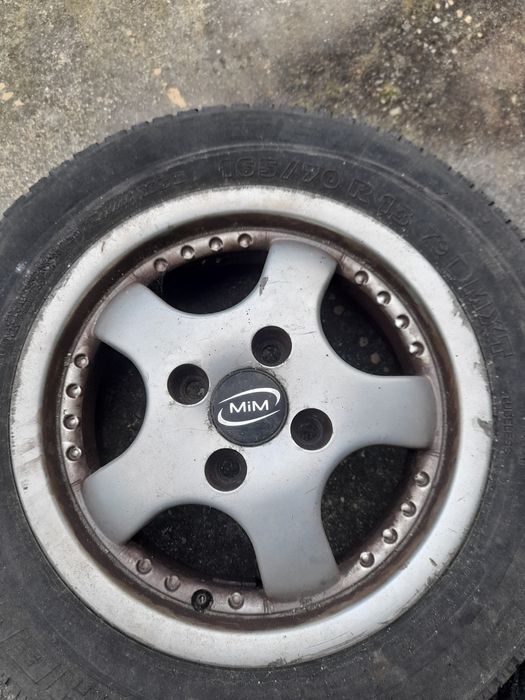 Duas jantes de um opel corsa B pa desocupar
