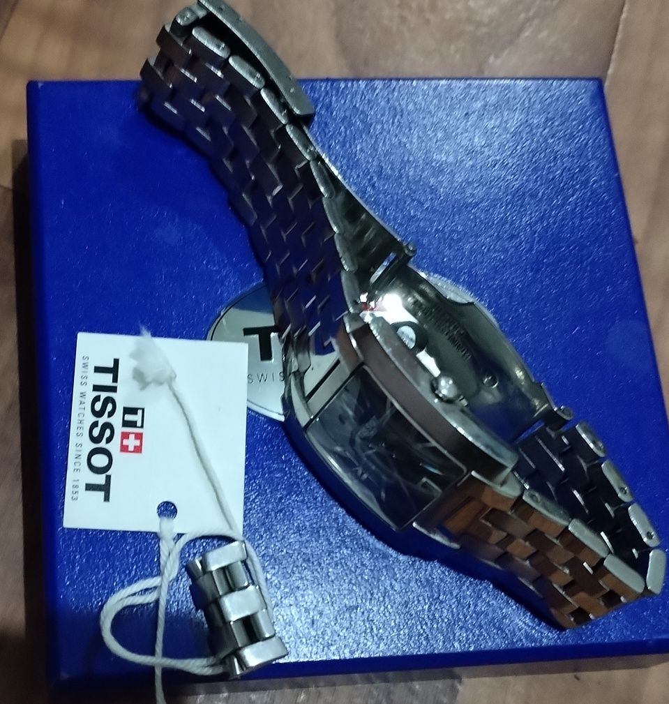 Наручные часы Б/У Tissot T60.1.581.43