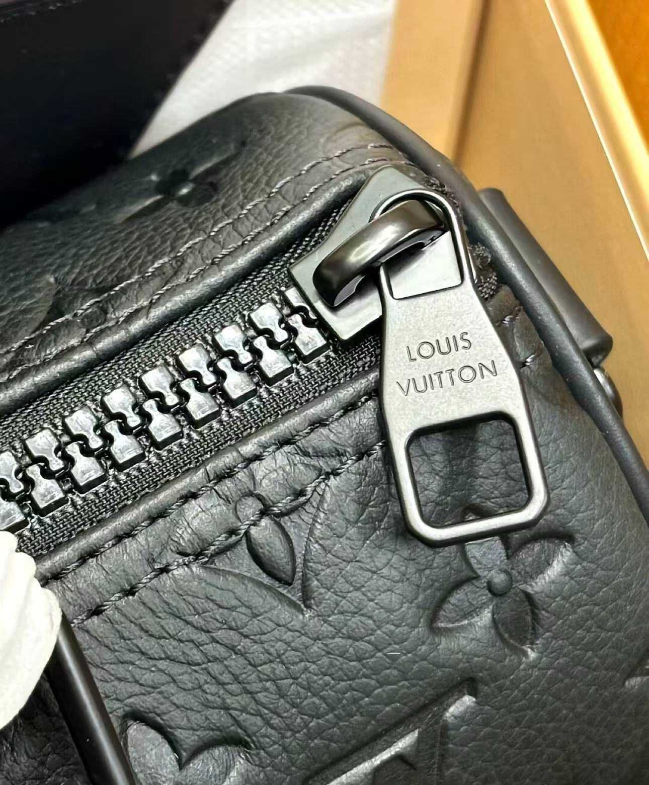 Mala de Viagem LOUIS VUITTON Keepall 25.
