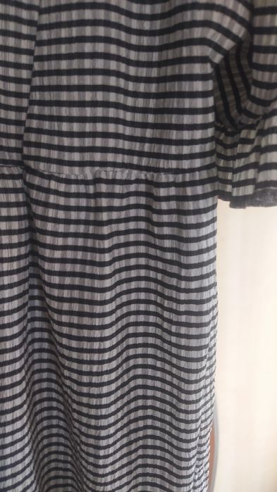 Sprzedam Pakę ubrań damskich rozm.50.Trzy sukienki i dwie bluzki.