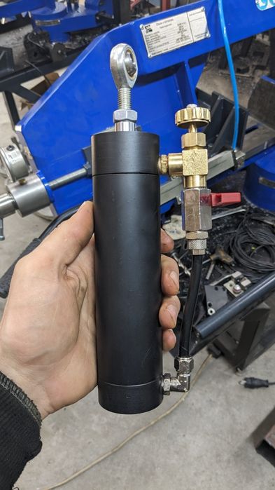 Гідроциліндр лєнточної пили. Ленточна пила