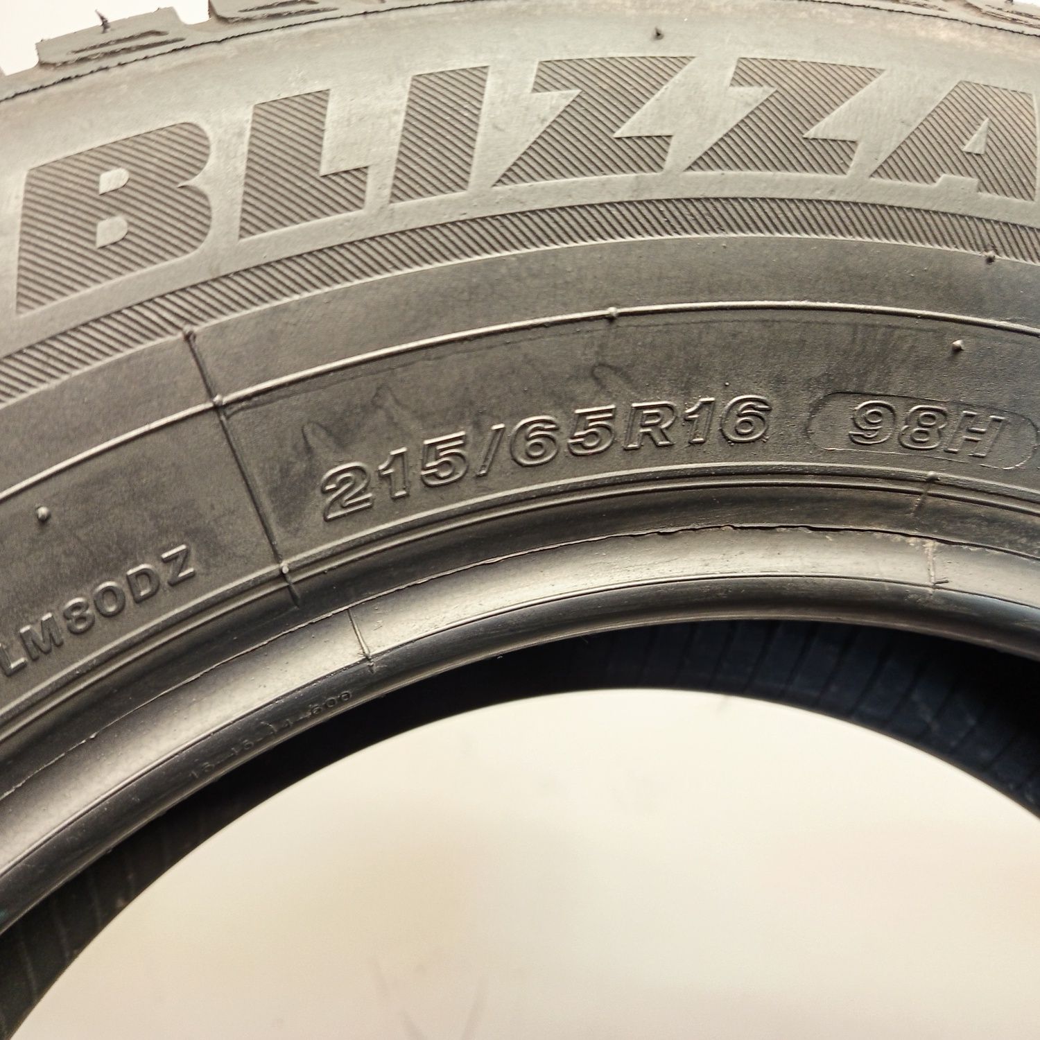 215/65R16 Bridgestone Blizak LM-80 Evo