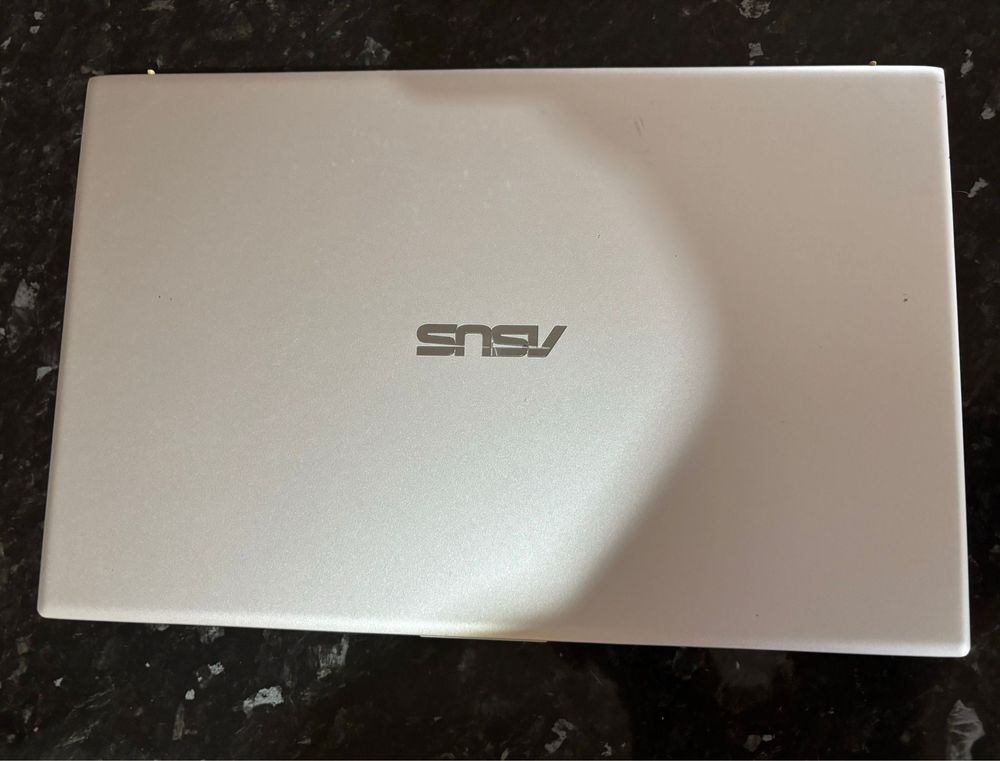 Asus VivoBook em bom estado