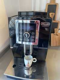 Máquina de Café Automática DELONGHI Magnifica Cappuccino ECAM23.460.B