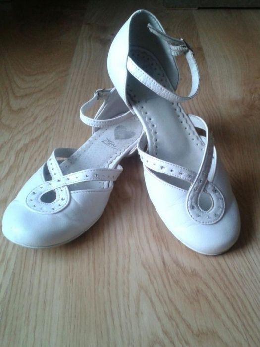 Buty dla dziewczynki Komunia. Rozmiar 31, długość wkładki 18 cm !