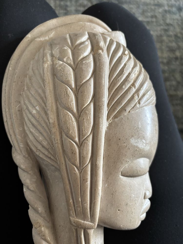Bonita escultura africana em pedra. Original, com algumas imperfeições