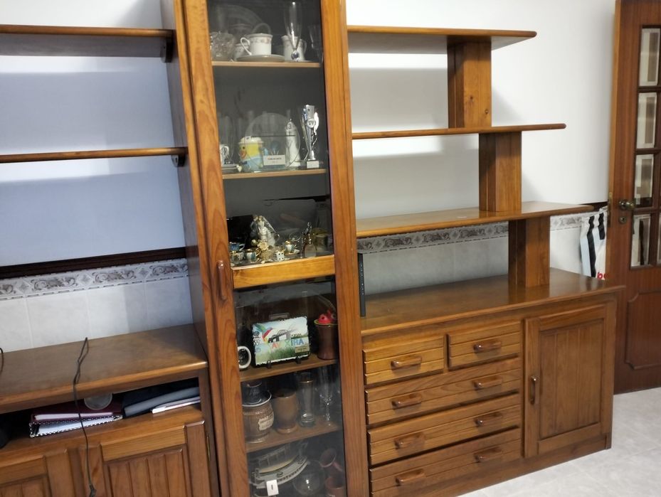 Móvel de sala em Pinho