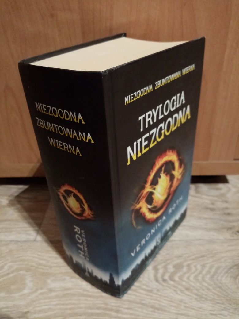 Niezgodna Trylogia ( Niezgodna, Zbuntowana, Wierna)