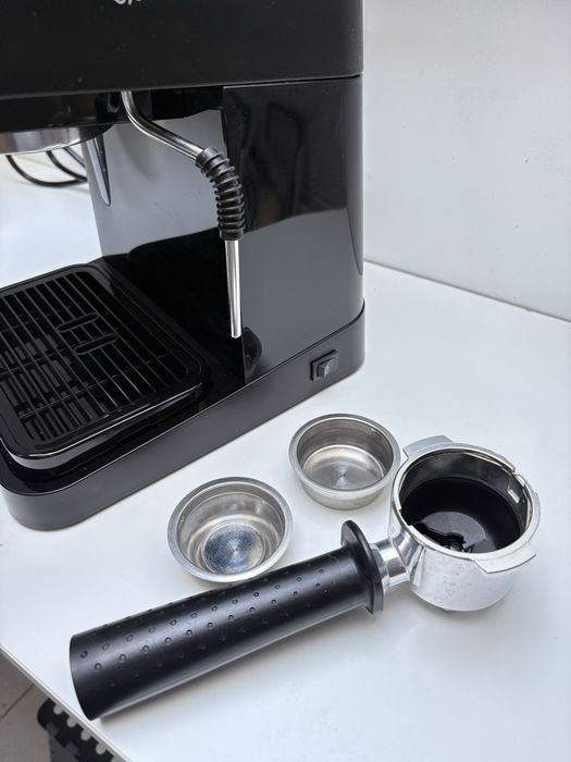 Ekspres ciśnieniowy kolbowy DeLonghi EC 230.BK