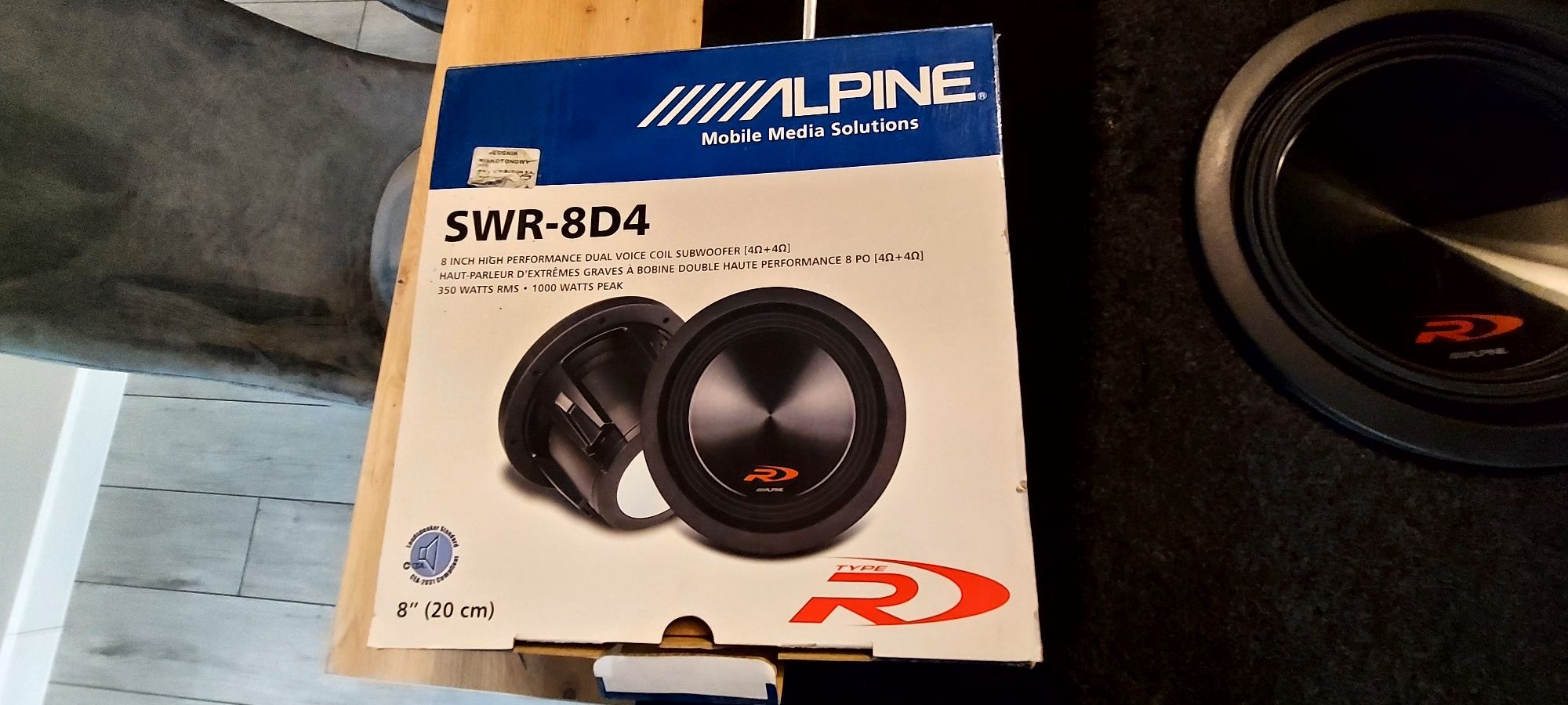 Subwoofer skrzynia do zabudowy w lewy boczek ALPINE  SWR-8D4  Golf IV