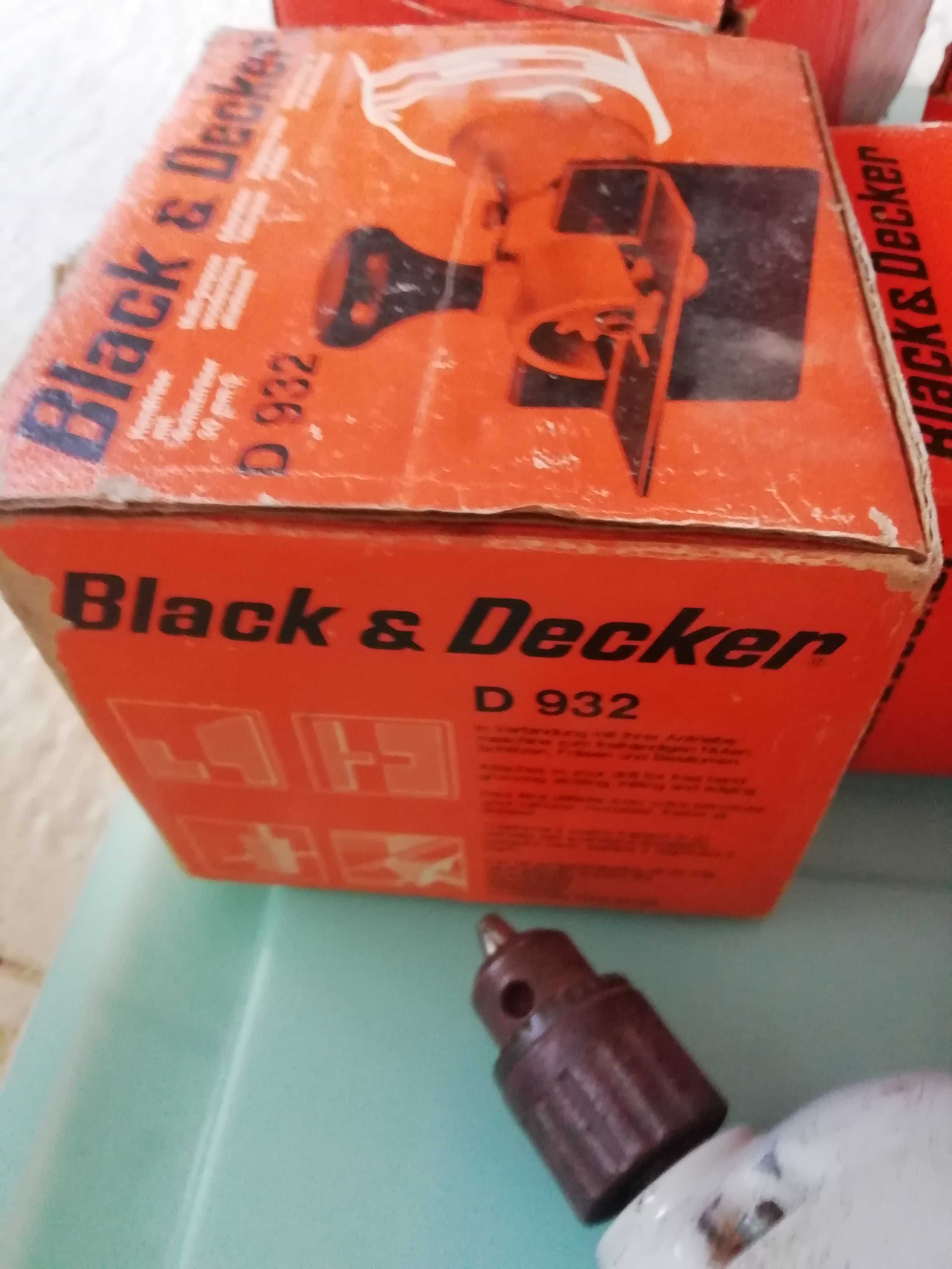 Berbequins x2 Black & Decker e seus acessórios nas caixas com manuais