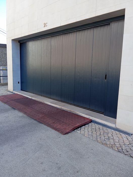 Lugar de garagem coberto para arrendar - Zona da Ajuda (Lisboa)