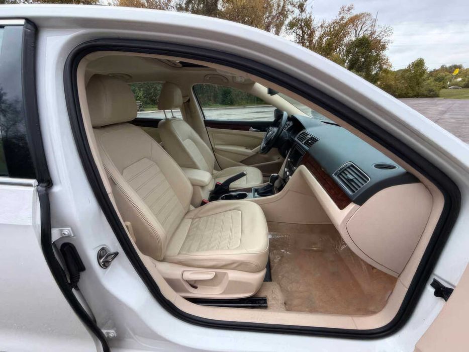 Volkswagen Passat SEL Premium      2013