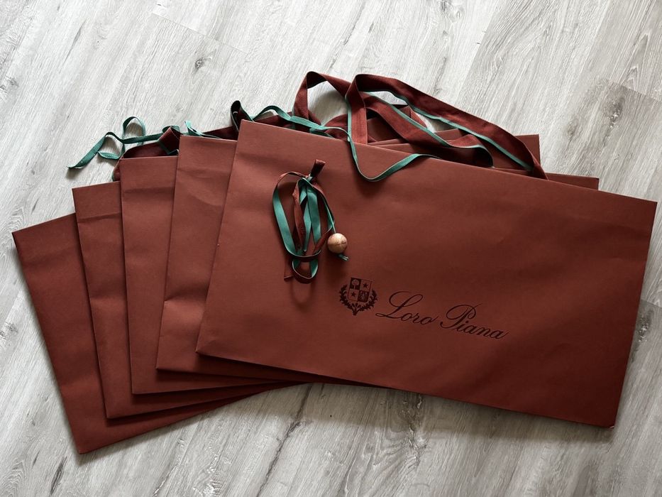 Брендові пакети і коробки