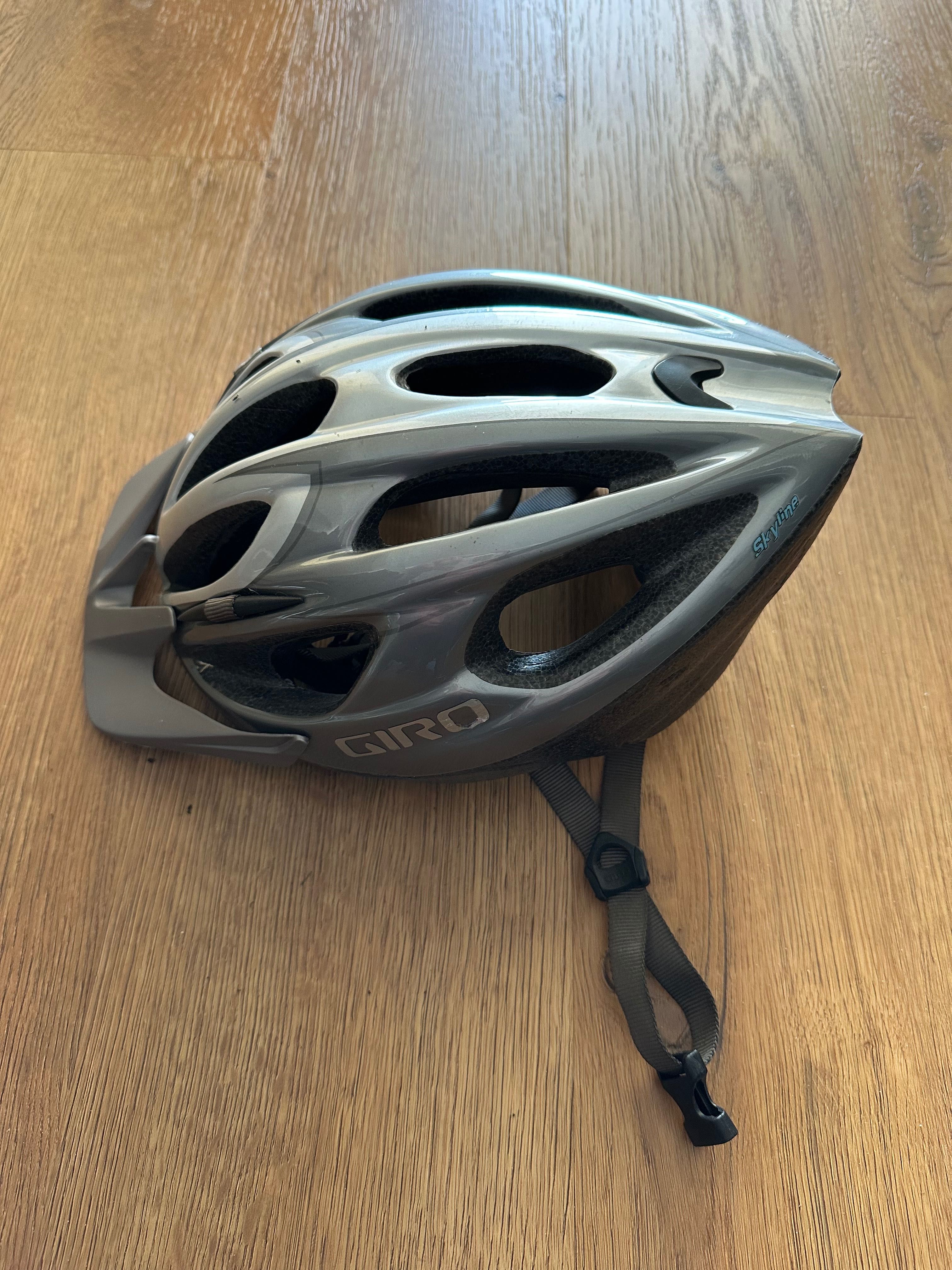 Capacete de bicicleta/trotinete GIRO