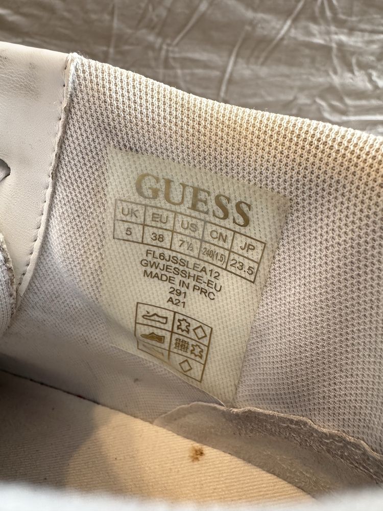 Białe buty wysokie trampki damskie Guess z monogramem, rozmiar 38