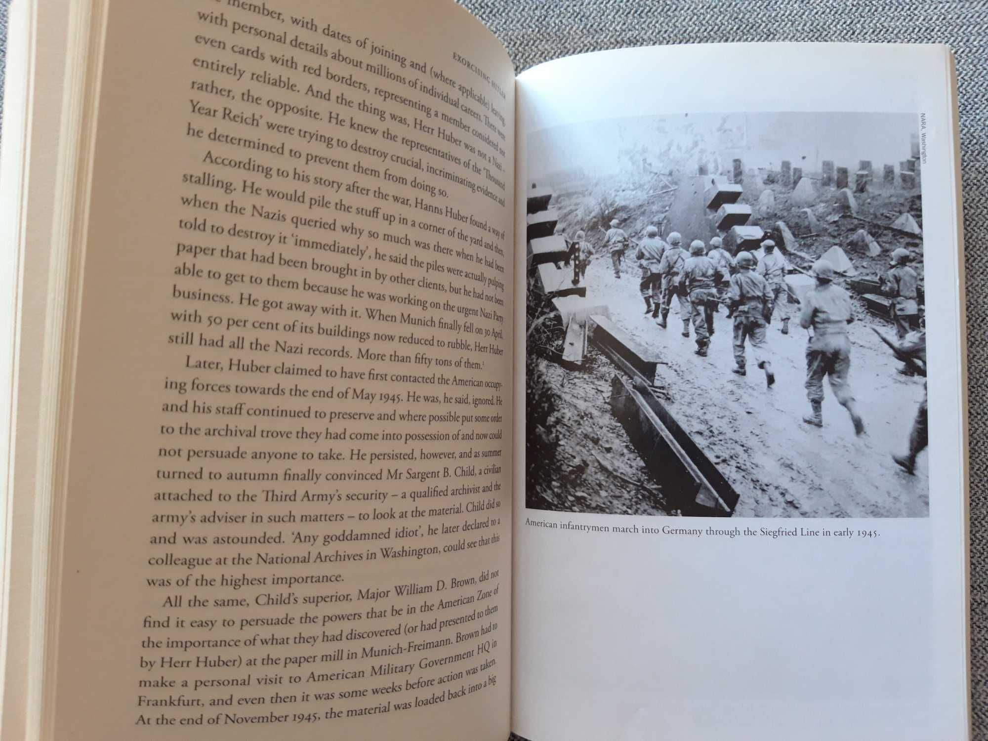 Livro "Exorcising Hitler" de Frederik Taylor