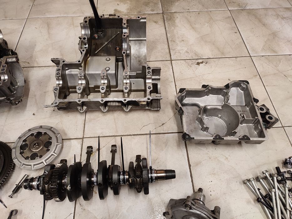 Kawasaki ZXR 400 silnik części wał skrzynia sprzęgło karter magneto