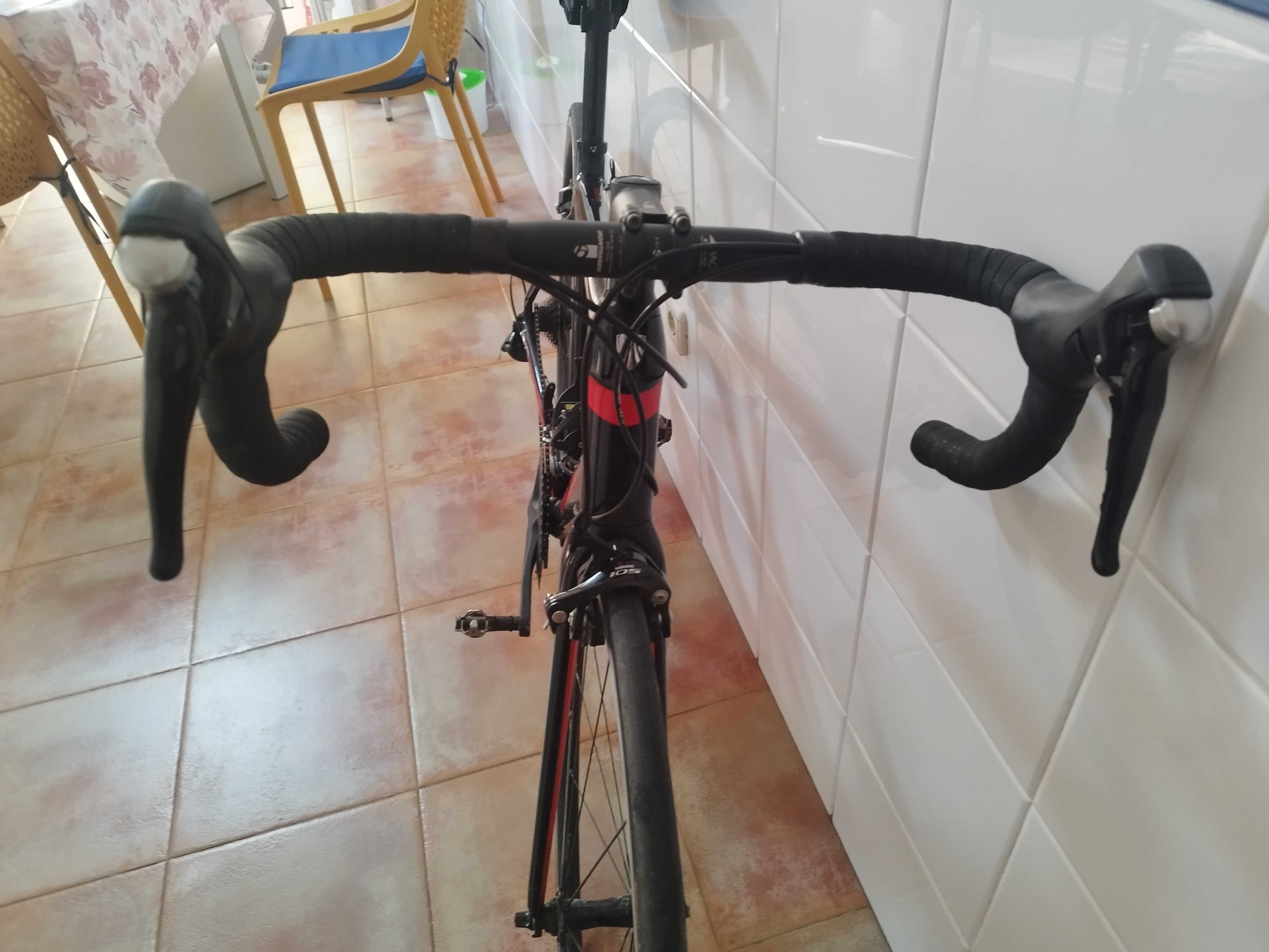 Bicicleta de estrada - TREK EMONDA 5 - Shimano 105.