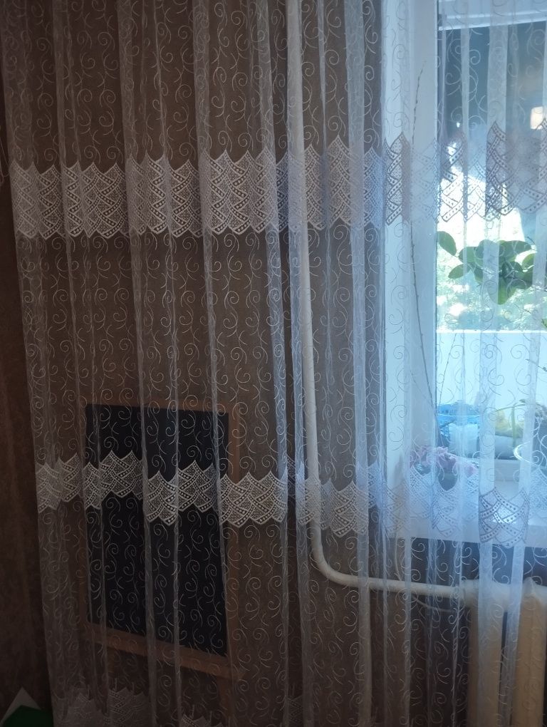 Продам тюль у вітальню.