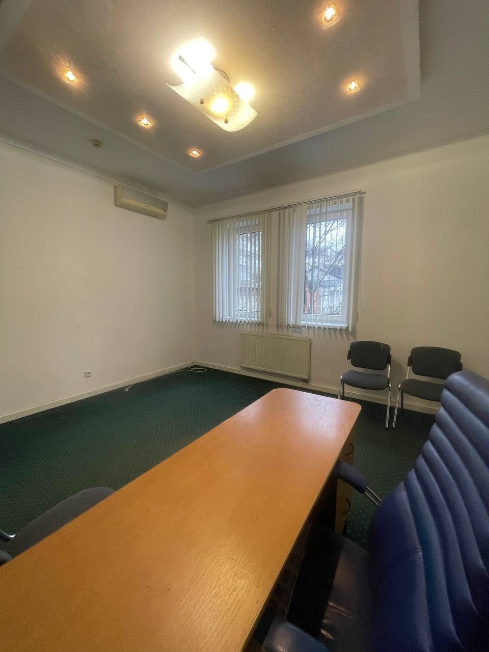 Оренда просторого офісу в центрі. Окремостояча будівля.Паркомісце