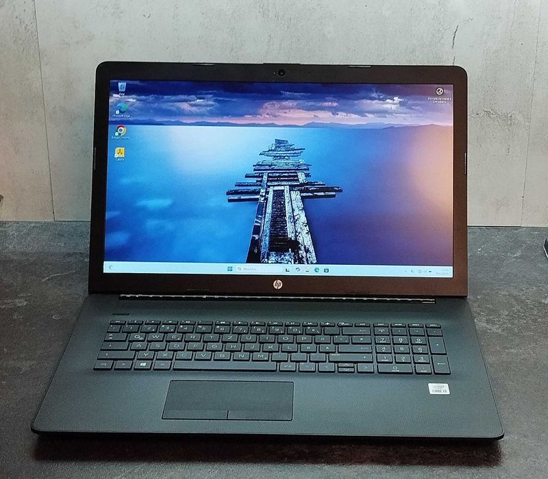 Laptop HP 17-by2337ng 17,3 "i3-10GEN /Win 11