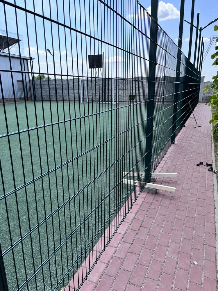 Монтаж секційної сітки(забор, паркан)