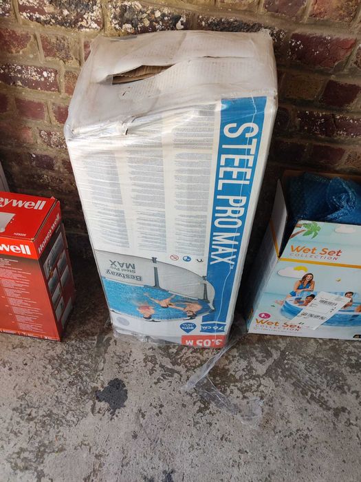 Piscina Nova = ainda embalada