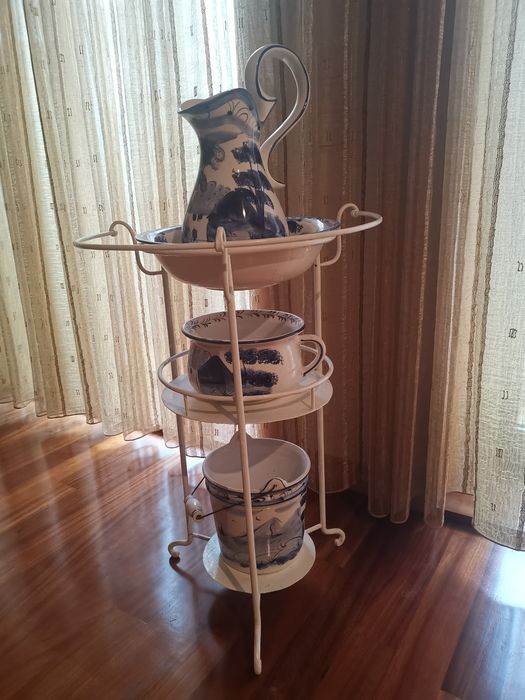 Lavatório Vintage usado apenas como decoração.