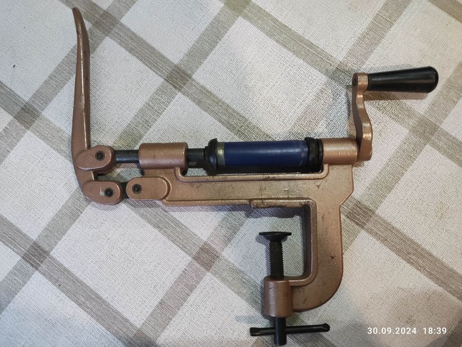 Закрутка настольная с поджимом 16 калибр