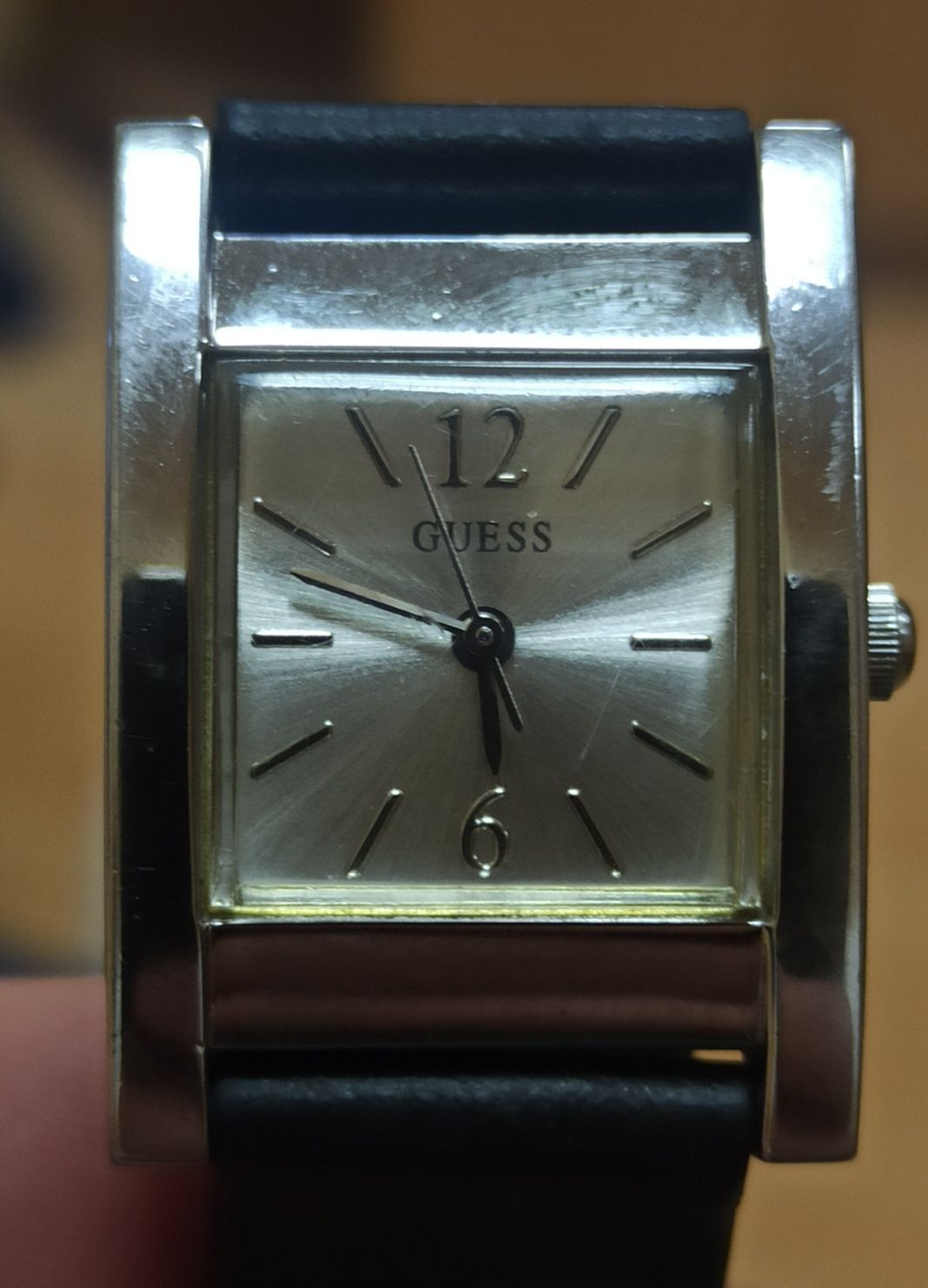 Продам часы Guess