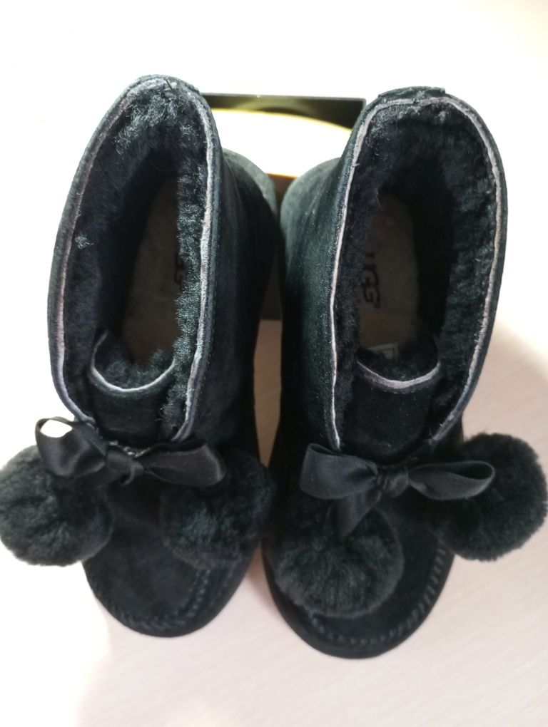 Демісезонні замшеві лофери UGG