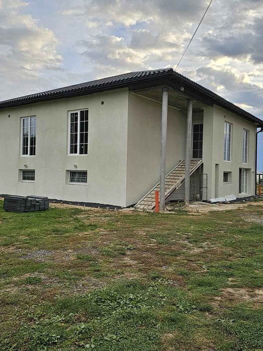 Продається ранчо в пригороді Ужгорода на дві сімʼї